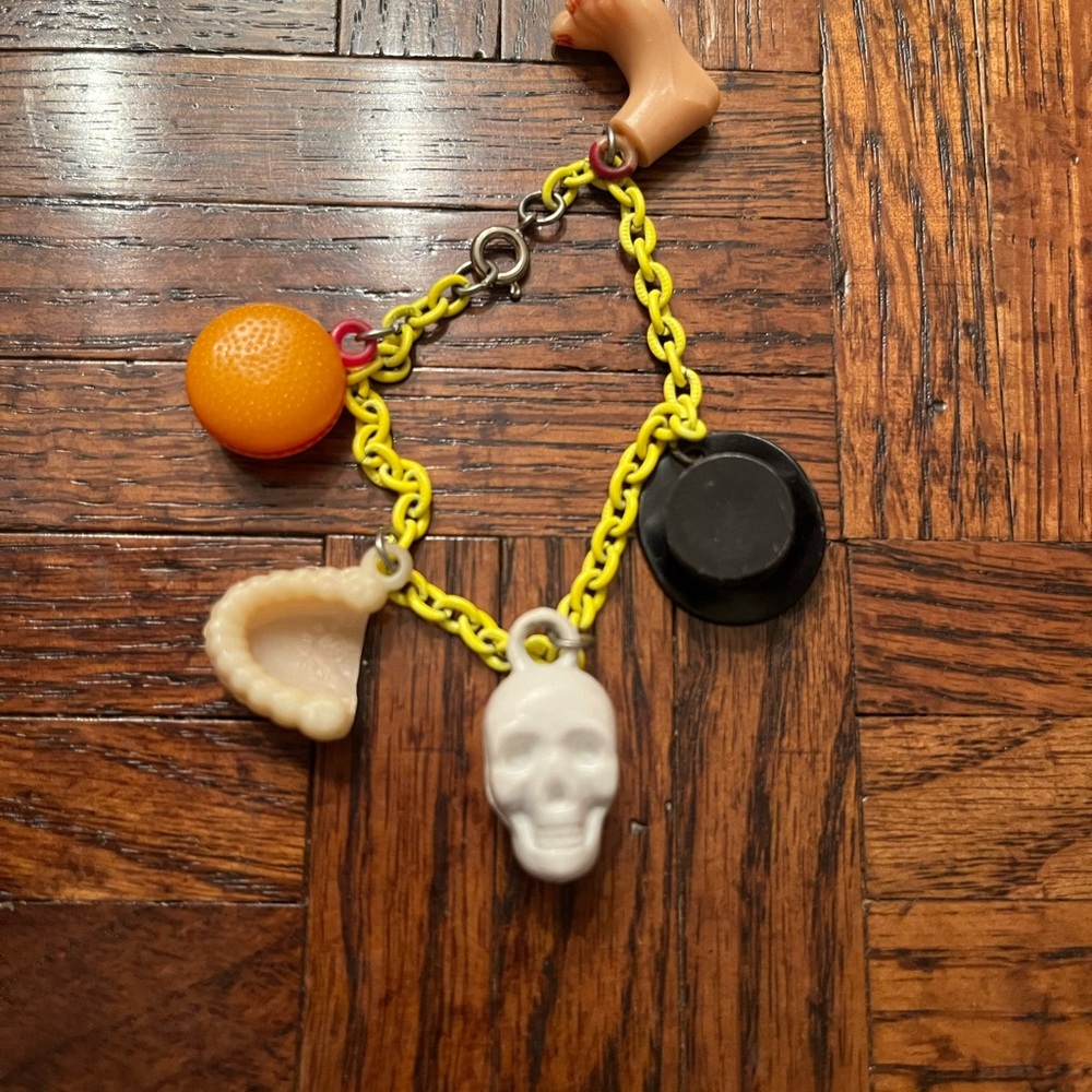 Yellow vintage 1980s Charm Bracelet - Picture 2 of 2
